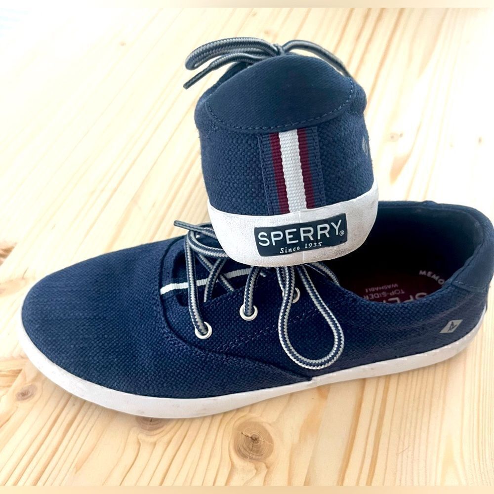 SPERRY Top-Slider kids shoes: Size 2.5 Great condition; only worn a few times!
